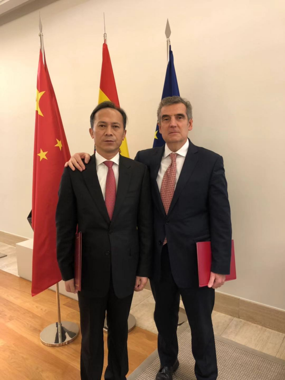 President Xi Jinping held talks with Spanish Prime Minister Pedro Sánchez in Madrid